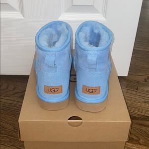 BRAND NEW UGG CLASSIC MINI II. SIZE US 7